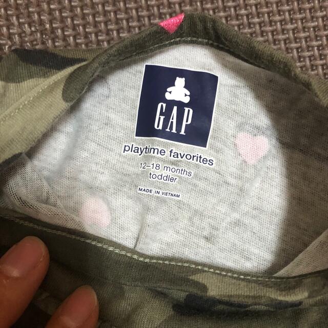 babyGAP(ベビーギャップ)のGAPbaby カモフラージュ柄ハート総柄Tシャツ ラインパンツ レギンスセット キッズ/ベビー/マタニティのベビー服(~85cm)(Ｔシャツ)の商品写真