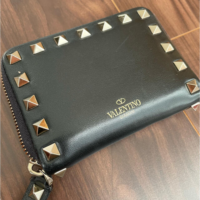 VALENTINO(ヴァレンティノ)のVALENTINO ロックスタッズ　財布　コインケース レディースのファッション小物(財布)の商品写真