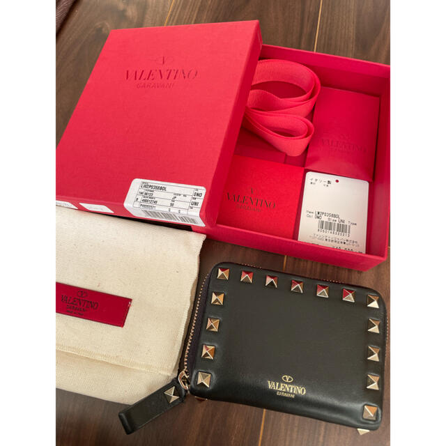 VALENTINO(ヴァレンティノ)のVALENTINO ロックスタッズ　財布　コインケース レディースのファッション小物(財布)の商品写真