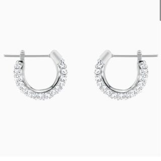 スワロフスキー(SWAROVSKI)のスワロフスキー　フープピアス(ピアス)