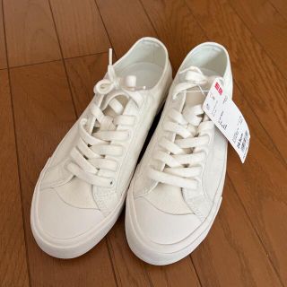 ユニクロ(UNIQLO)の新品未使用　UNIQLO スニーカー(スニーカー)