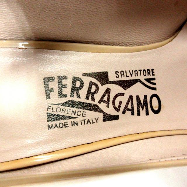 Salvatore Ferragamo(サルヴァトーレフェラガモ)のサルバトーレフェラガモ パンプス 6 1/2 レディースの靴/シューズ(ハイヒール/パンプス)の商品写真