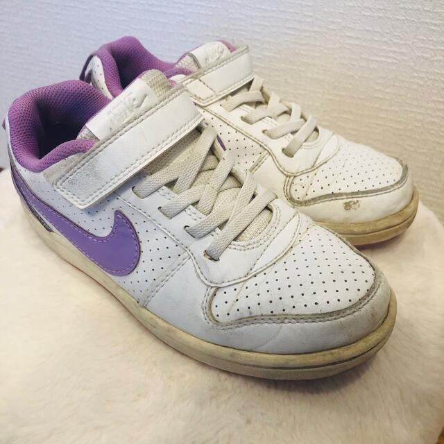 NIKE(ナイキ)のNIKEスニーカー キッズ/ベビー/マタニティのキッズ靴/シューズ(15cm~)(スニーカー)の商品写真