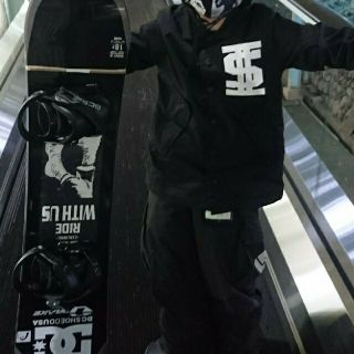 BURTON - 【週末まで限定値下げ‼️】スノーボード ウェア 上下 130.140
