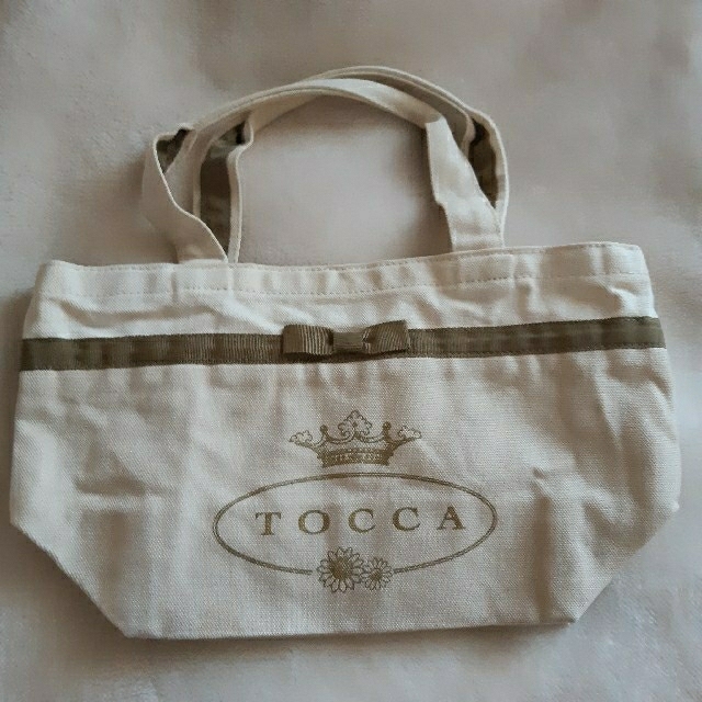 TOCCA(トッカ)のTOCCA　トッカ　トートバッグ　リボン　アイボリー　カーキ　ハンドバッグ レディースのバッグ(トートバッグ)の商品写真