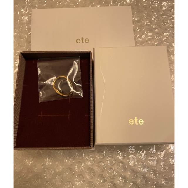 ete(エテ)のete イヤーカフ　ハグカフ　ビジュー レディースのアクセサリー(イヤーカフ)の商品写真