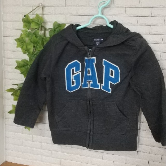 GAP Kids(ギャップキッズ)のGAP♥️パーカー９５cm キッズ/ベビー/マタニティのキッズ服女の子用(90cm~)(ジャケット/上着)の商品写真