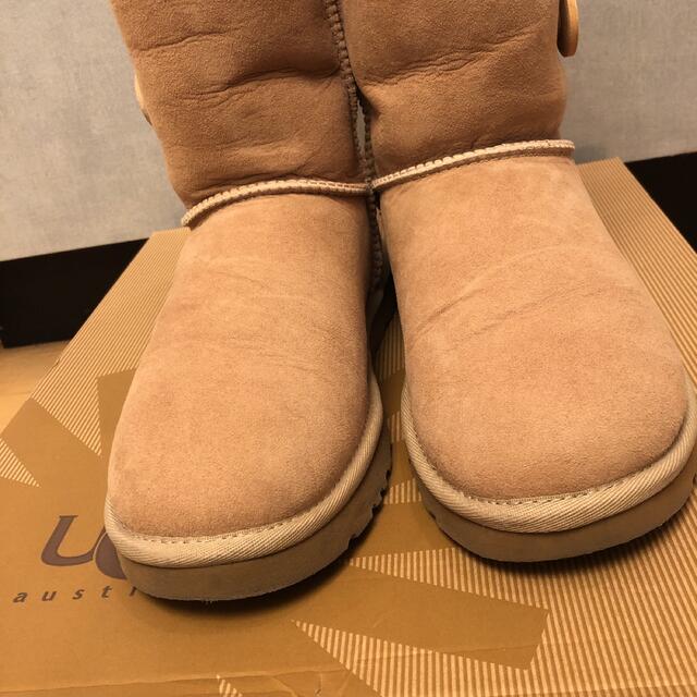 UGG(アグ)のUGG W BAILEY BUTTON TRIPLET ムートンブーツ レディースの靴/シューズ(ブーツ)の商品写真