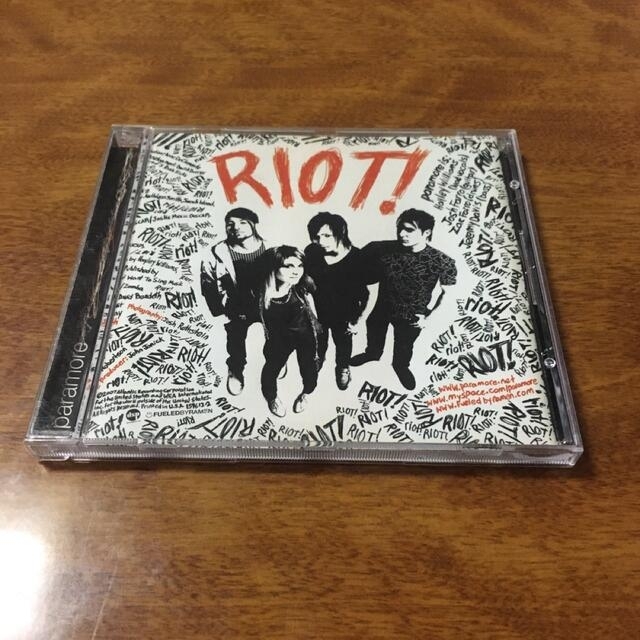 2枚セット!　RIOT! エンタメ/ホビーのCD(ポップス/ロック(洋楽))の商品写真