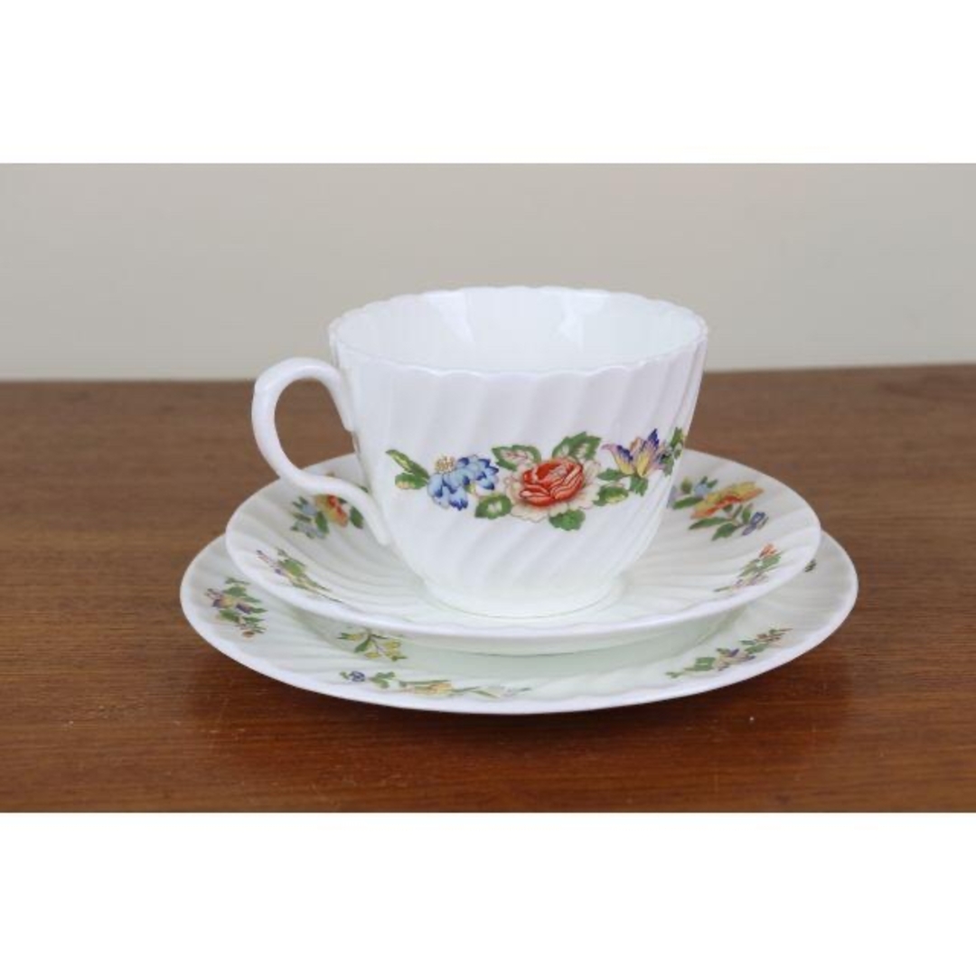 Aynsley China - エインズレイ コテージガーデン トリオ カップ Aynsley China - エインズレイ コテージガーデン トリオ カップ