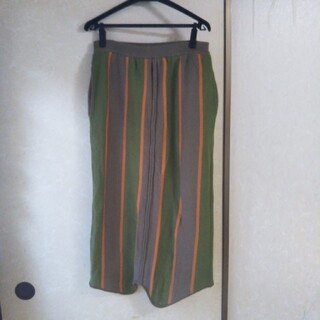 アンティカ(antiqua)の緑とオレンジのストライプ　ニットスカート(ロングスカート)