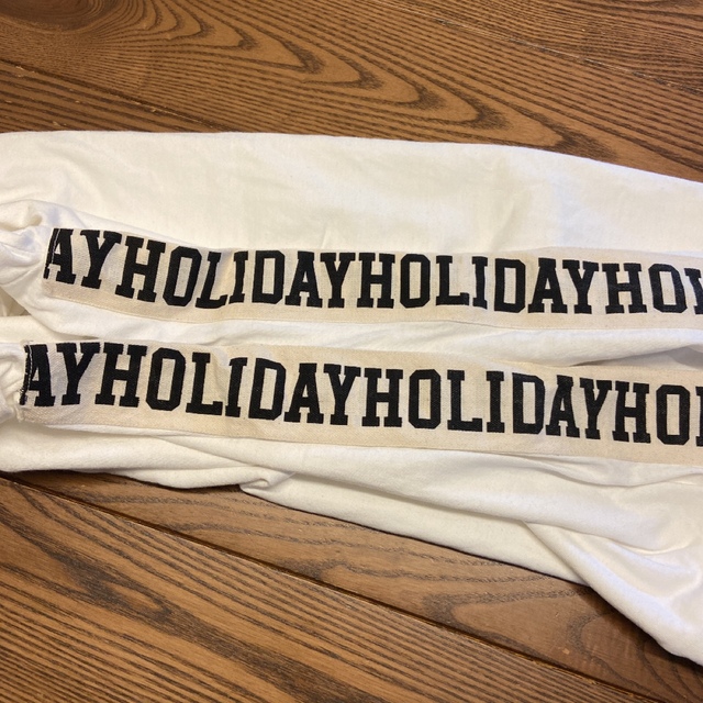 holiday(ホリデイ)のholiday テープ　Tシャツ レディースのトップス(Tシャツ(半袖/袖なし))の商品写真