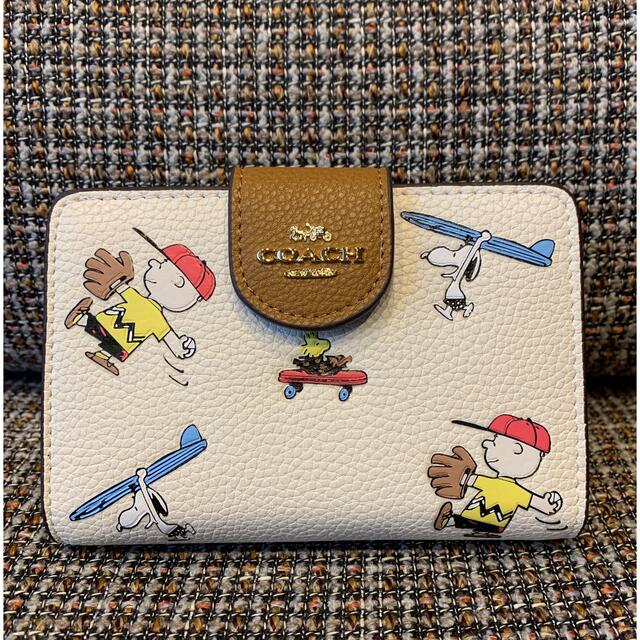 COACH(コーチ)のコーチ　二つ折り　スポーティスヌーピーコラボ　 レディースのファッション小物(財布)の商品写真