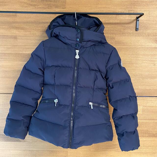 MONCLER(モンクレール)の美品クリーニング済　モンクレール　ダウン　キッズ　116 ネイビー キッズ/ベビー/マタニティのキッズ服男の子用(90cm~)(ジャケット/上着)の商品写真