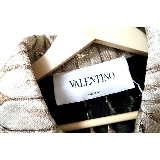 GIANNI VALENTINO(ジャンニバレンチノ)の定価40万円超 超美品 バレンチノ シルク コート 44 ジャケット レディースのジャケット/アウター(ロングコート)の商品写真