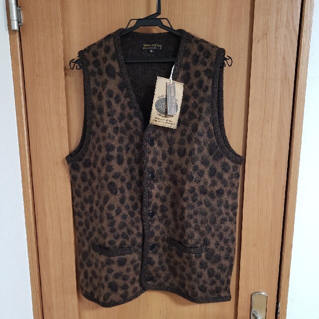 WESTRIDE(ウエストライド)のWESTRIDE 「LEOPARD ABUSE VEST」 メンズのトップス(ベスト)の商品写真