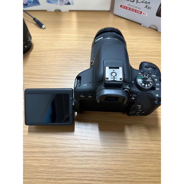 Canon(キヤノン)のCanon EOS KISS X8i EOS KISS X8I Wズームキット スマホ/家電/カメラのカメラ(デジタル一眼)の商品写真