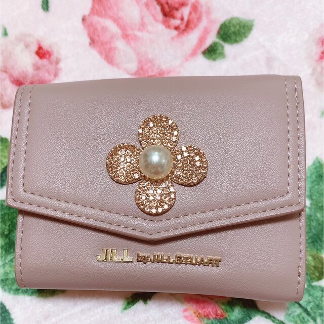 JILL by JILLSTUART(ジルバイジルスチュアート)の ジルバイジルスチュアート  ビジューフラワーウォレット ミニ財布  ピンク レディースのファッション小物(財布)の商品写真