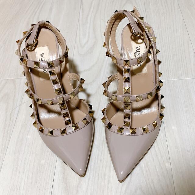 VALENTINO(ヴァレンティノ)のValentino ロックスタッズアンクルストラップパンプス レディースの靴/シューズ(ハイヒール/パンプス)の商品写真