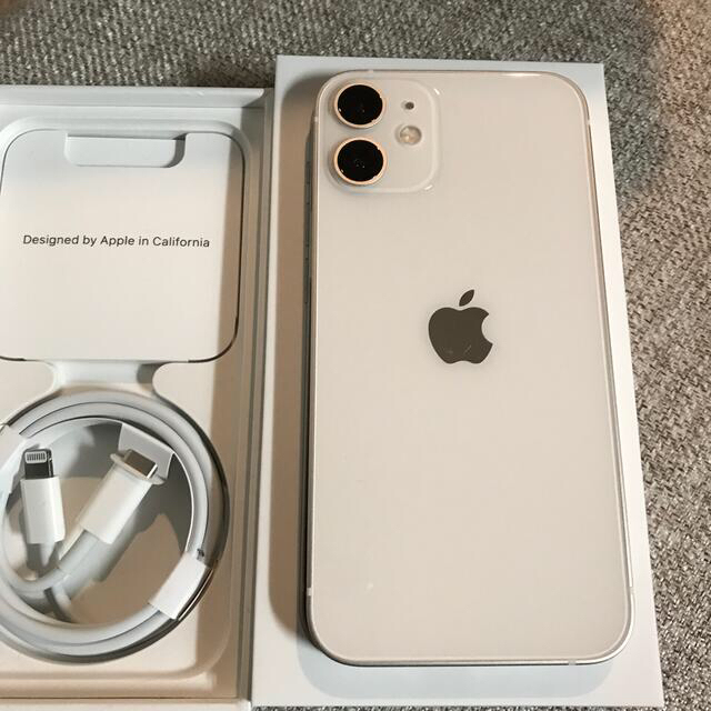 iPhone(アイフォーン)のアップル iPhone12 mini 64GB ホワイト au スマホ/家電/カメラのスマートフォン/携帯電話(スマートフォン本体)の商品写真