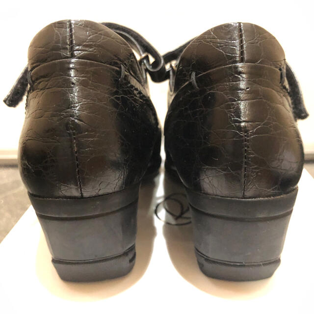 Aravon(アラヴォン)のaravon アラヴォン　ストラップ　パンプス　黒 レディースの靴/シューズ(ハイヒール/パンプス)の商品写真