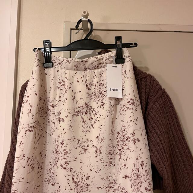 snidel ONLINE限定 アシメケーブルニット×プリントスカートセット