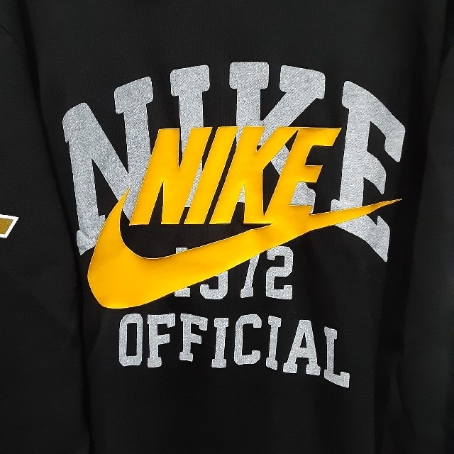 NIKE(ナイキ)の✨新品タグ付き✨ XXL NIKE 希少デザインパーカー メンズ スポーツ 黒 メンズのトップス(パーカー)の商品写真