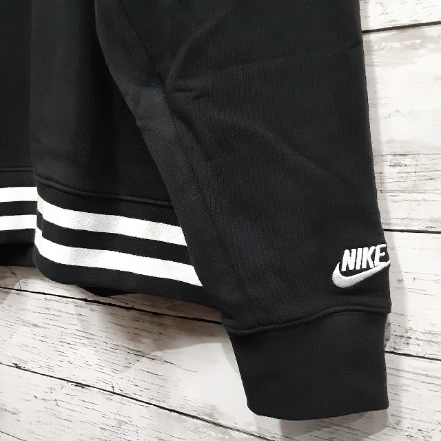 NIKE(ナイキ)の✨新品タグ付き✨ XXL NIKE 希少デザインパーカー メンズ スポーツ 黒 メンズのトップス(パーカー)の商品写真