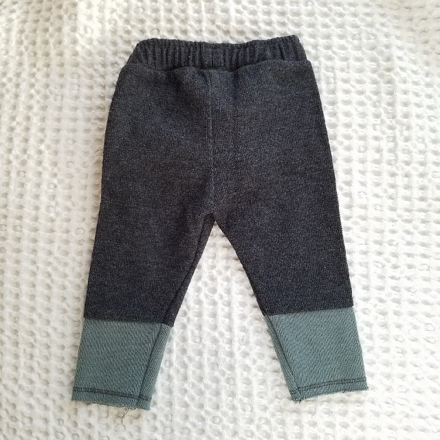 ZARA KIDS(ザラキッズ)のZara Baby　ぽんぽん付きパンツ キッズ/ベビー/マタニティのベビー服(~85cm)(パンツ)の商品写真