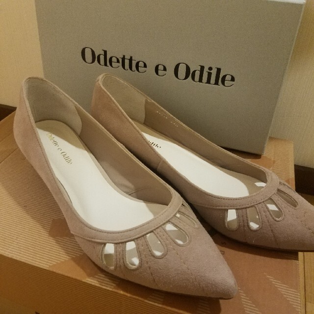 Odette e Odile(オデットエオディール)のOdette e odile ベージュ スエード パンプス 24.5 レディースの靴/シューズ(ハイヒール/パンプス)の商品写真