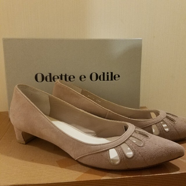 Odette e Odile(オデットエオディール)のOdette e odile ベージュ スエード パンプス 24.5 レディースの靴/シューズ(ハイヒール/パンプス)の商品写真