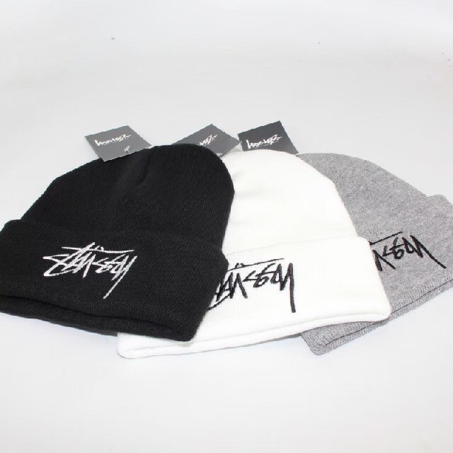 STUSSY(ステューシー)の【ブラック】stussy　ニット帽　ストリート　新品　プレゼント　冬コーデ メンズの帽子(ニット帽/ビーニー)の商品写真