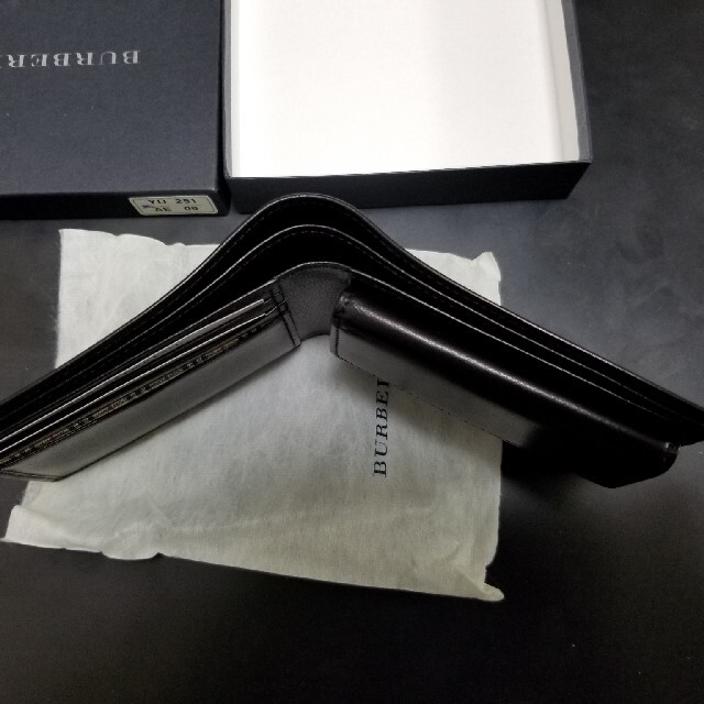 BURBERRY(バーバリー)の新品未使用　BURBERRY　YD251　AE09　二つ折り財布　レザー メンズのファッション小物(折り財布)の商品写真