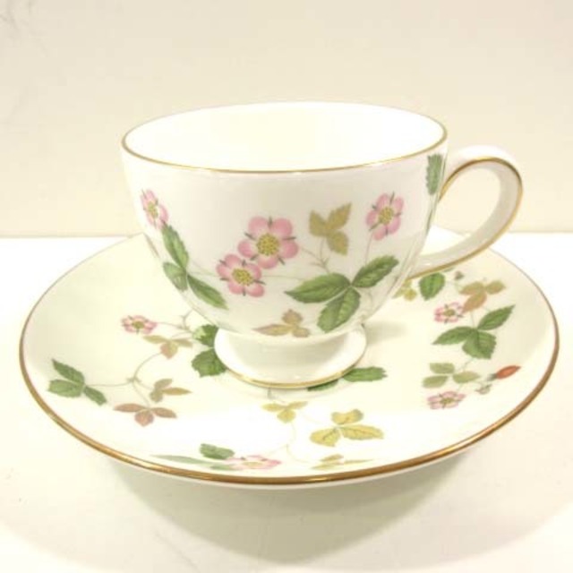 WEDGWOOD(ウェッジウッド)のウェッジウッド ワイルドストロベリー 24点セット カップ&ソーサー スープ皿 エンタメ/ホビーの美術品/アンティーク(陶芸)の商品写真