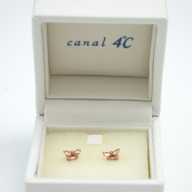 canal４℃(カナルヨンドシー)の【美品】canal 4℃　ピアス　K10 リボン　箱付き レディースのアクセサリー(ピアス)の商品写真