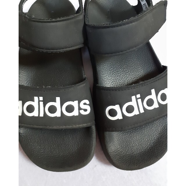 adidas(アディダス)のadidas　サンダル　19センチ　マジックテープ キッズ/ベビー/マタニティのキッズ靴/シューズ(15cm~)(サンダル)の商品写真