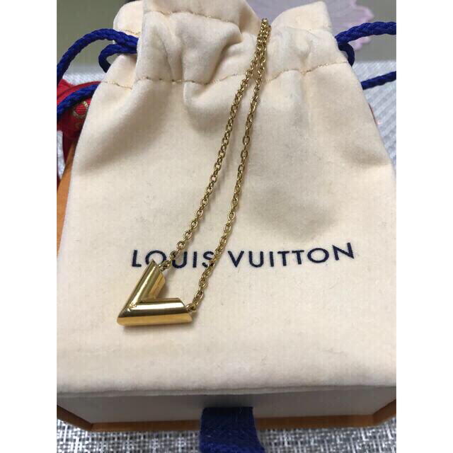 LOUIS VUITTON(ルイヴィトン)のルイヴィトン　LV エセンシャルV ネックレス　最安値 レディースのアクセサリー(ネックレス)の商品写真