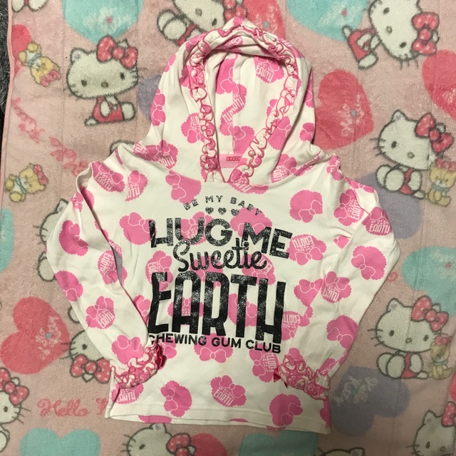 EARTHMAGIC(アースマジック)のアースマジックパーカー　120ｻｲｽﾞ キッズ/ベビー/マタニティのキッズ服男の子用(90cm~)(Tシャツ/カットソー)の商品写真