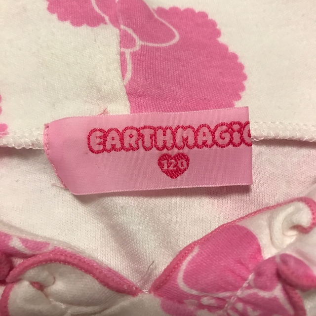 EARTHMAGIC(アースマジック)のアースマジックパーカー　120ｻｲｽﾞ キッズ/ベビー/マタニティのキッズ服男の子用(90cm~)(Tシャツ/カットソー)の商品写真