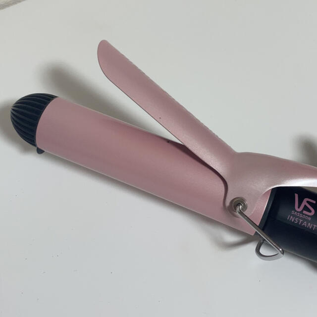 ヴィダルサスーン　ヘアアイロン　コテ　カール　ピンク　32mm スマホ/家電/カメラの美容/健康(ヘアアイロン)の商品写真