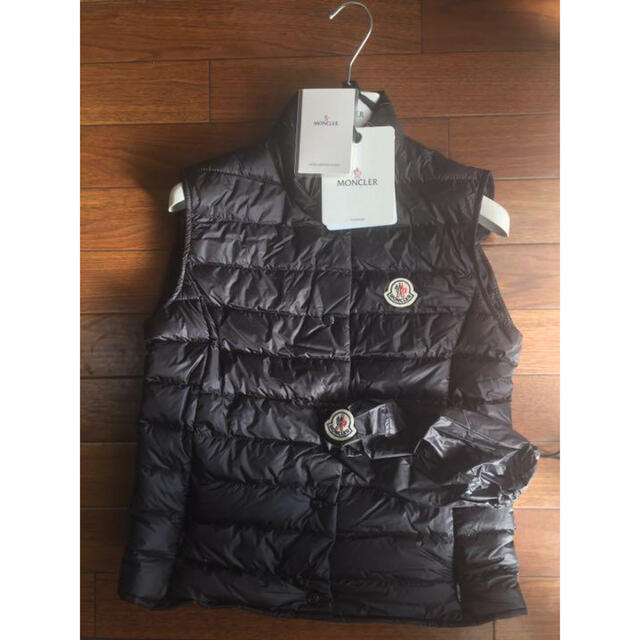 MONCLER(モンクレール)のモンクレール ダウンベスト LIANE レディース 黒 TG1 新品未使用 レディースのジャケット/アウター(ダウンベスト)の商品写真