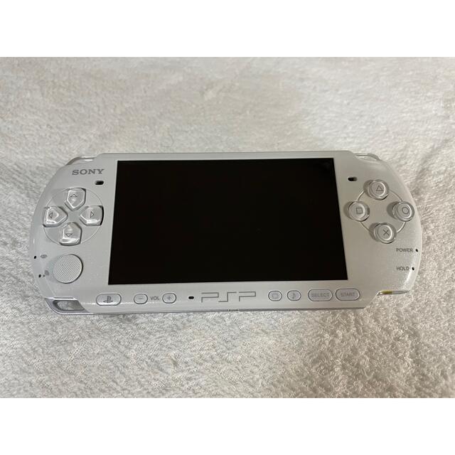 PlayStation Portable(プレイステーションポータブル)の良品　PSP-3000  パールホワイト エンタメ/ホビーのゲームソフト/ゲーム機本体(携帯用ゲーム機本体)の商品写真