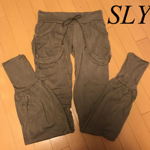 SLY(スライ)のSLY スライ パンツ ズボン ボトムス カーキ Mサイズ レディースのパンツ(カジュアルパンツ)の商品写真