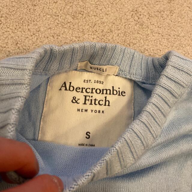 Abercrombie&Fitch(アバクロンビーアンドフィッチ)のアバクロ　セーター　水色　青 メンズのトップス(ニット/セーター)の商品写真