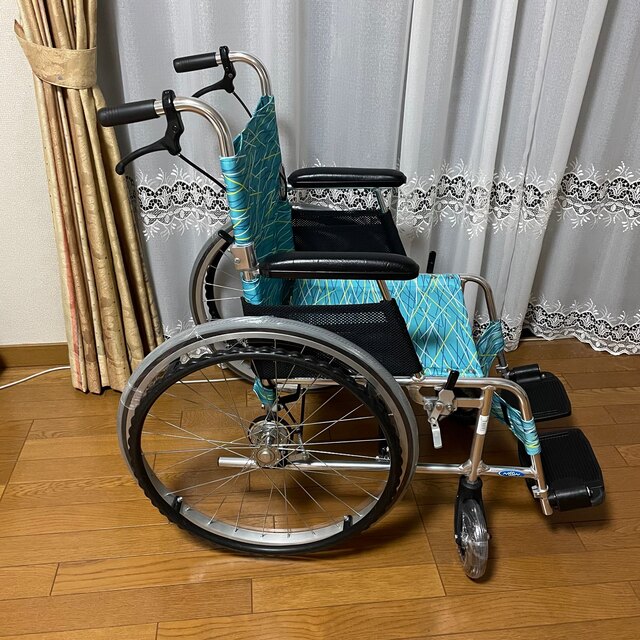 その他♿️自走式 最軽量9.5kg 頑丈な強化フレーム 綺麗なスカイブルー 車椅子 ④