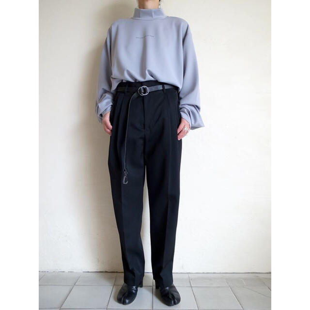 COMOLI(コモリ)のstein two tuck wide trousers 19aw メンズのパンツ(スラックス)の商品写真