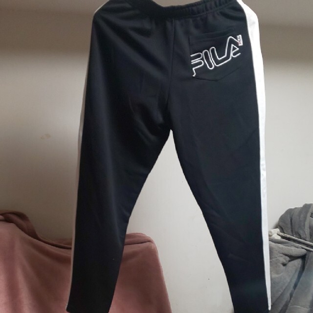 FILA(フィラ)のFILA スポーツウェアパンツ黒 レディースのパンツ(ワークパンツ/カーゴパンツ)の商品写真