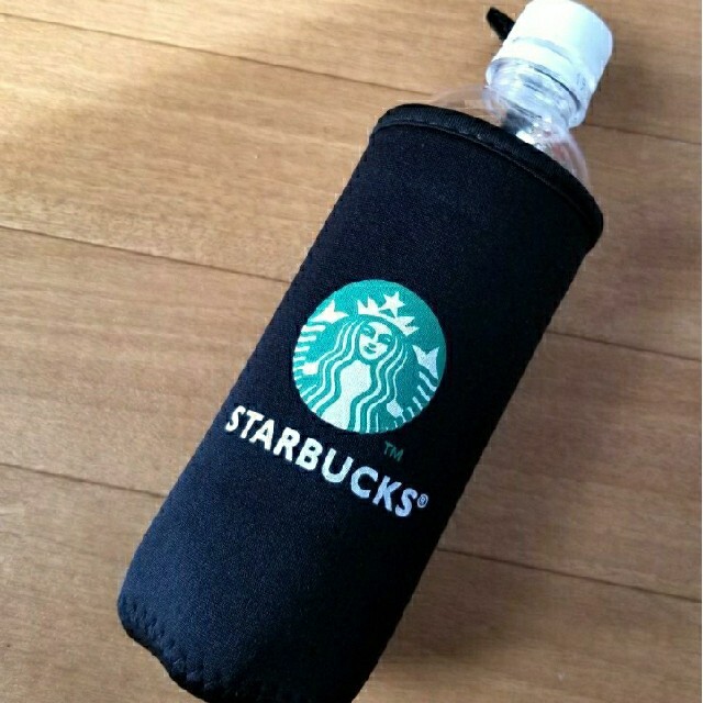 Starbucks Coffee(スターバックスコーヒー)のスターバックス ペットボトルカバー 2コ　黒灰 インテリア/住まい/日用品のキッチン/食器(弁当用品)の商品写真