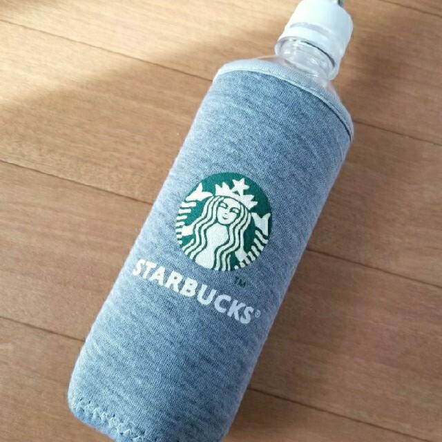 Starbucks Coffee(スターバックスコーヒー)のスターバックス ペットボトルカバー 2コ　黒灰 インテリア/住まい/日用品のキッチン/食器(弁当用品)の商品写真