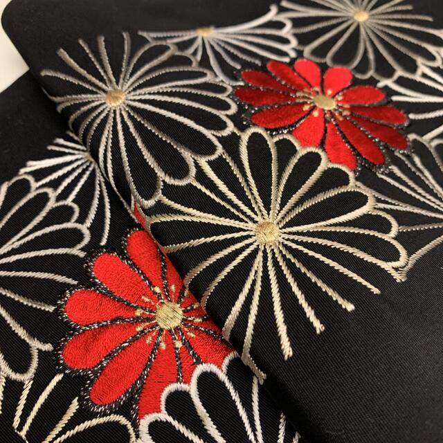 新品未使用品‼️ 豪華‼️ 振袖用 刺繍半襟 成人式*袴にも! 菊 黒赤